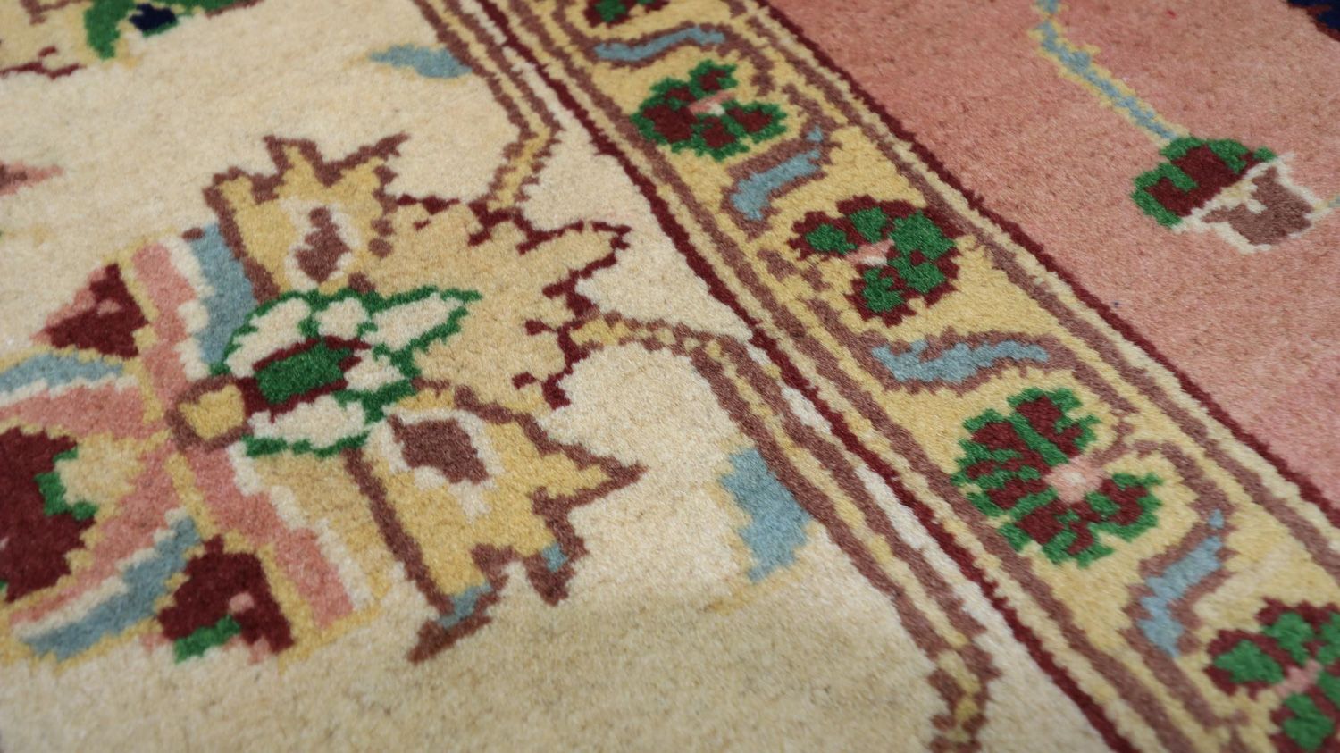 Tapis oriental - 192 x 151 cm - rouille