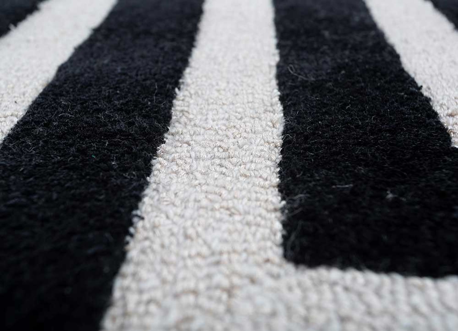 Tapis en laine - 330 x 240 cm - noir et blanc